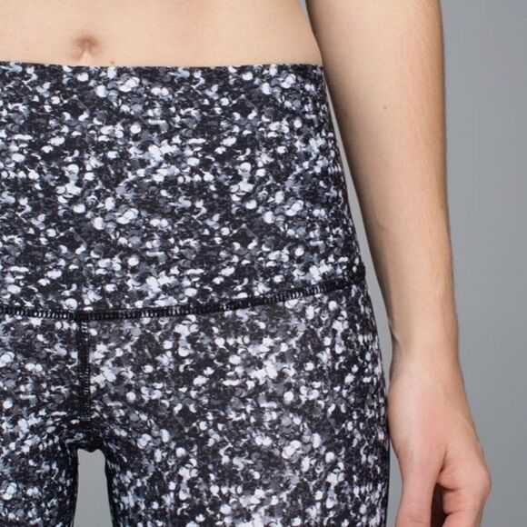 Lululemon Shine Tight Roll Dow Shimmy Shimmer Black White Size 8 - Picture 4 of 9